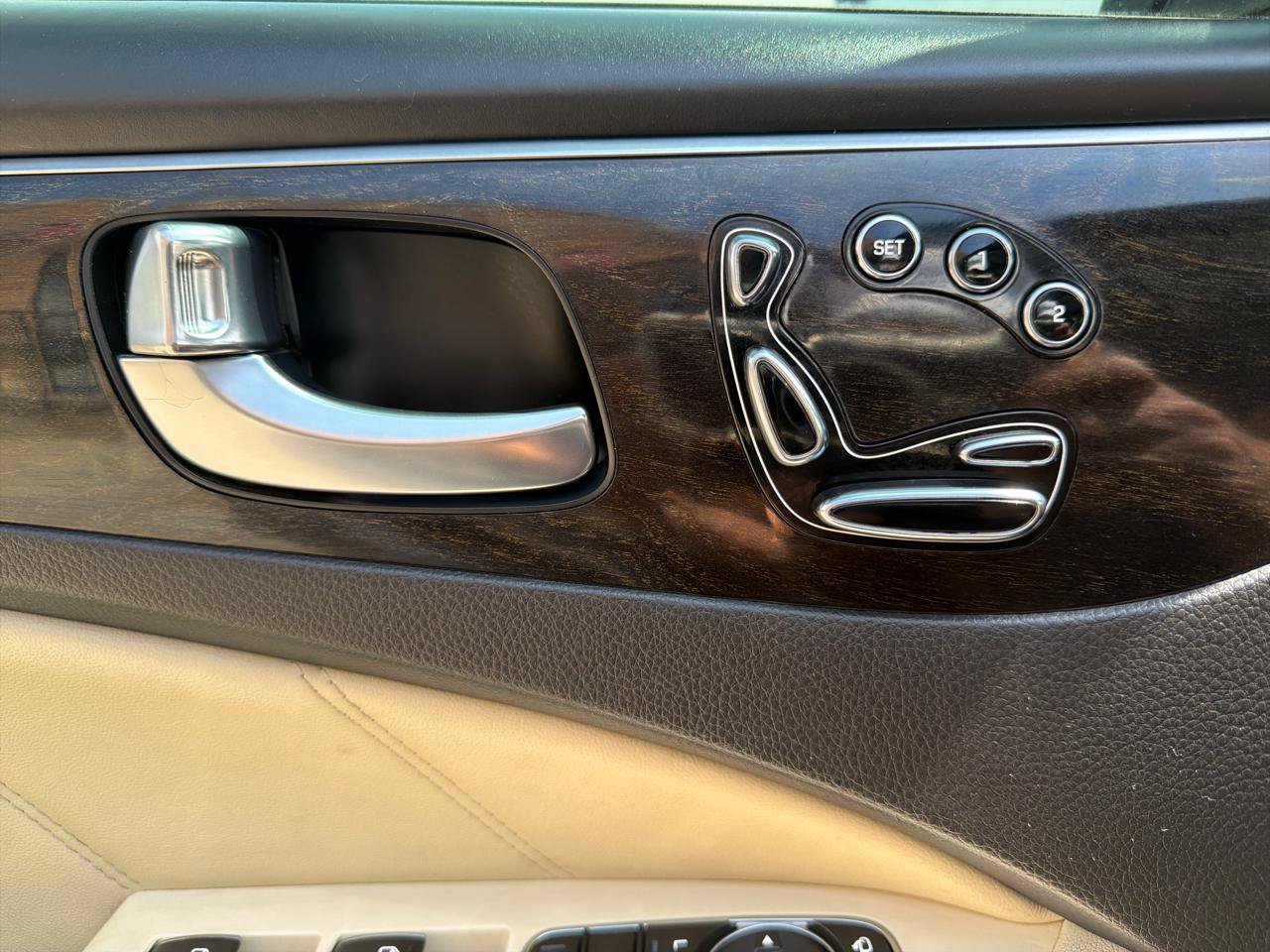 Used 2016 Hyundai Equus Signature RWD image 21