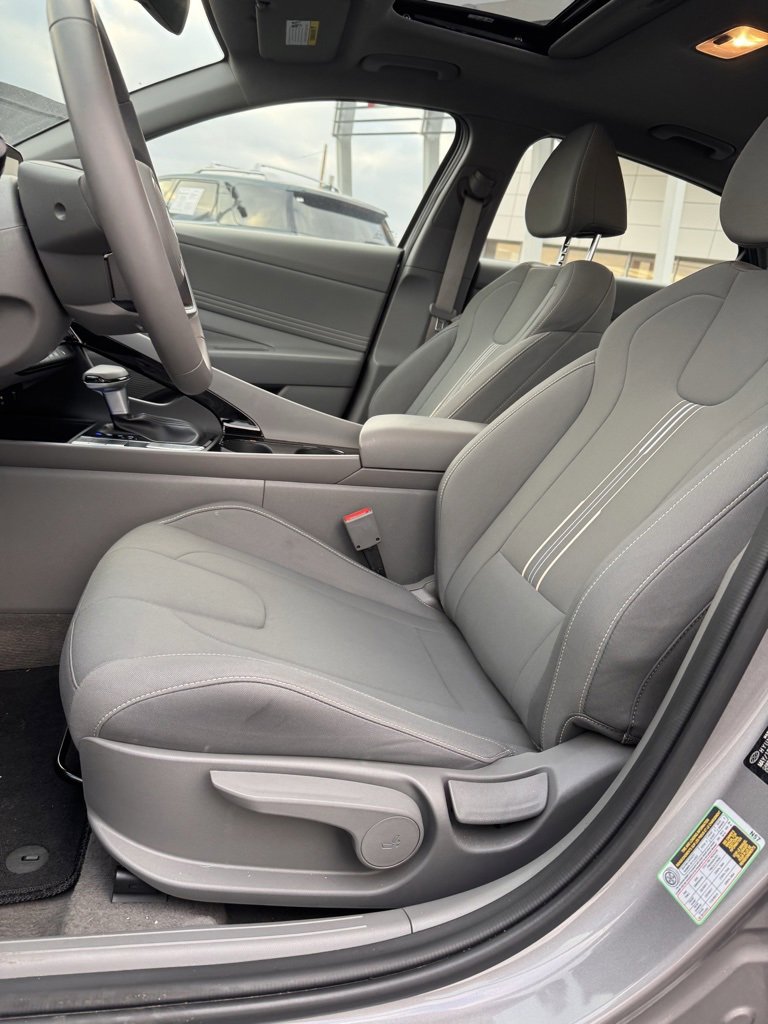 Used 2024 Hyundai Elantra SEL w/ Convenience Package image 9