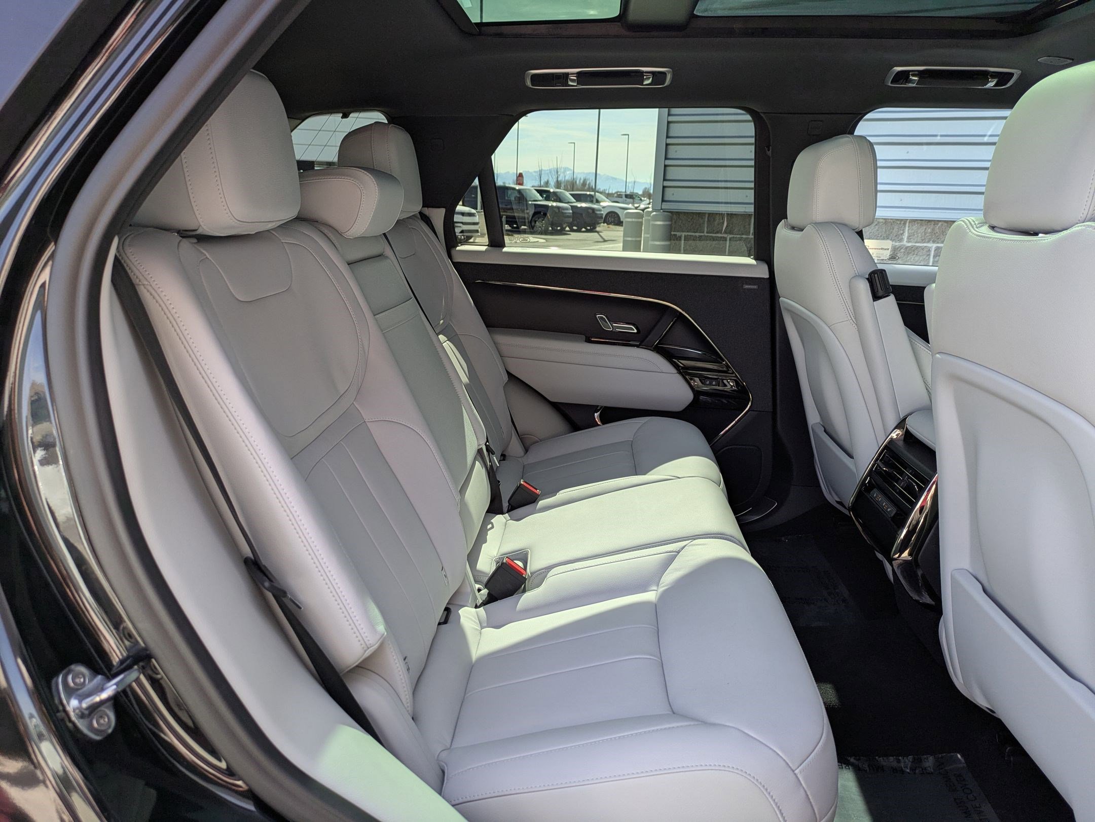 Certified 2025 Land Rover Range Rover Sport image 29