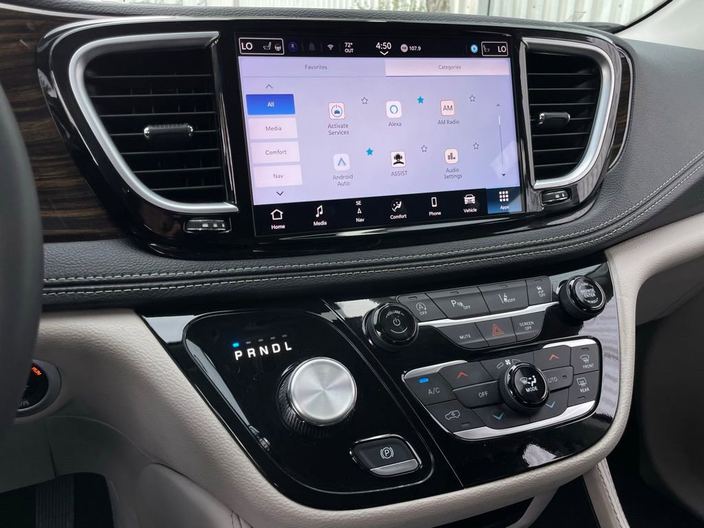 Used 2024 Chrysler Pacifica Limited image 17