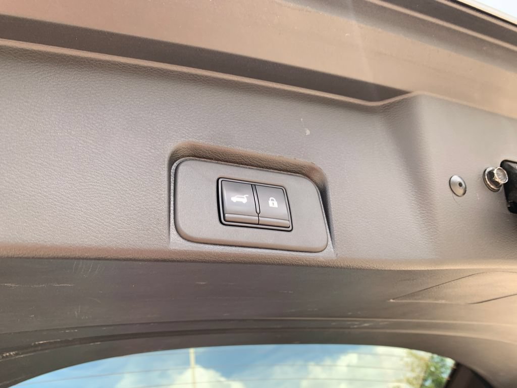 Used 2025 Nissan Rogue SV FWD image 9