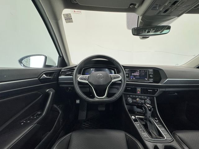 Used 2024 Volkswagen Jetta SE image 20