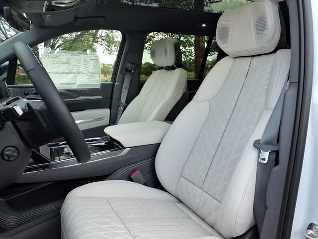 New 2026 Cadillac Escalade IQL Sport 1 w/ LPO, ONYX Package AWD/4WD image 11