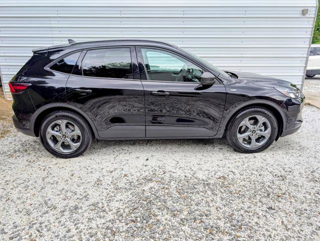 Used 2025 Ford Escape ST-Line w/ Cold Weather Package FWD image 2