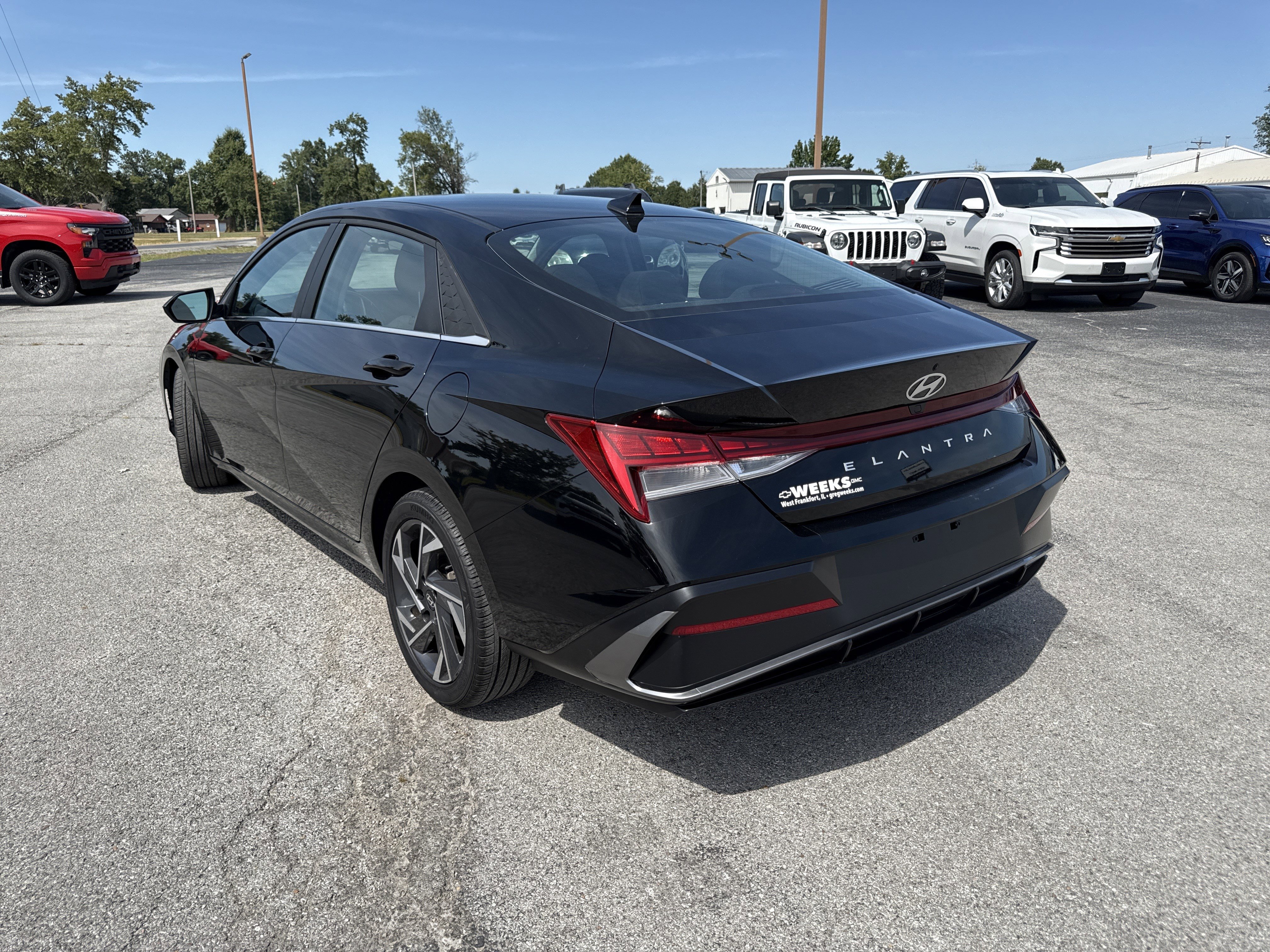 Used 2024 Hyundai Elantra SEL w/ Convenience Package image 3