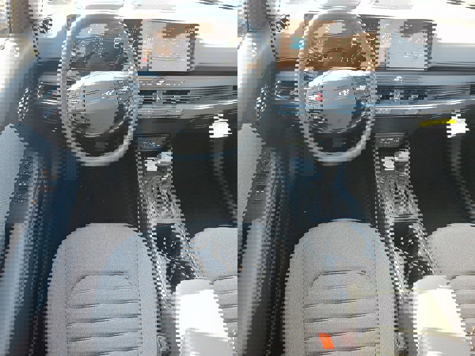 New 2025 Kia K4 EX image 8