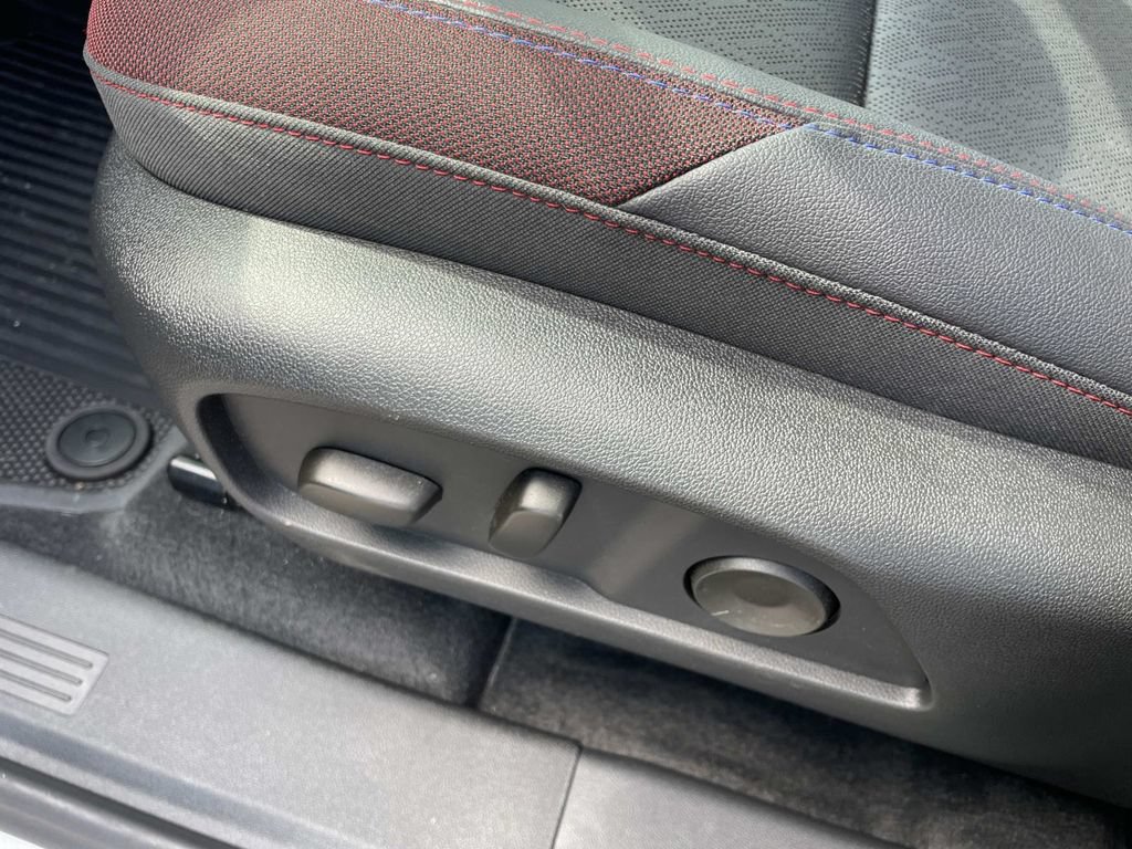 Used 2026 Chevrolet Equinox RS w/ LPO, Floor Liner Package FWD image 17