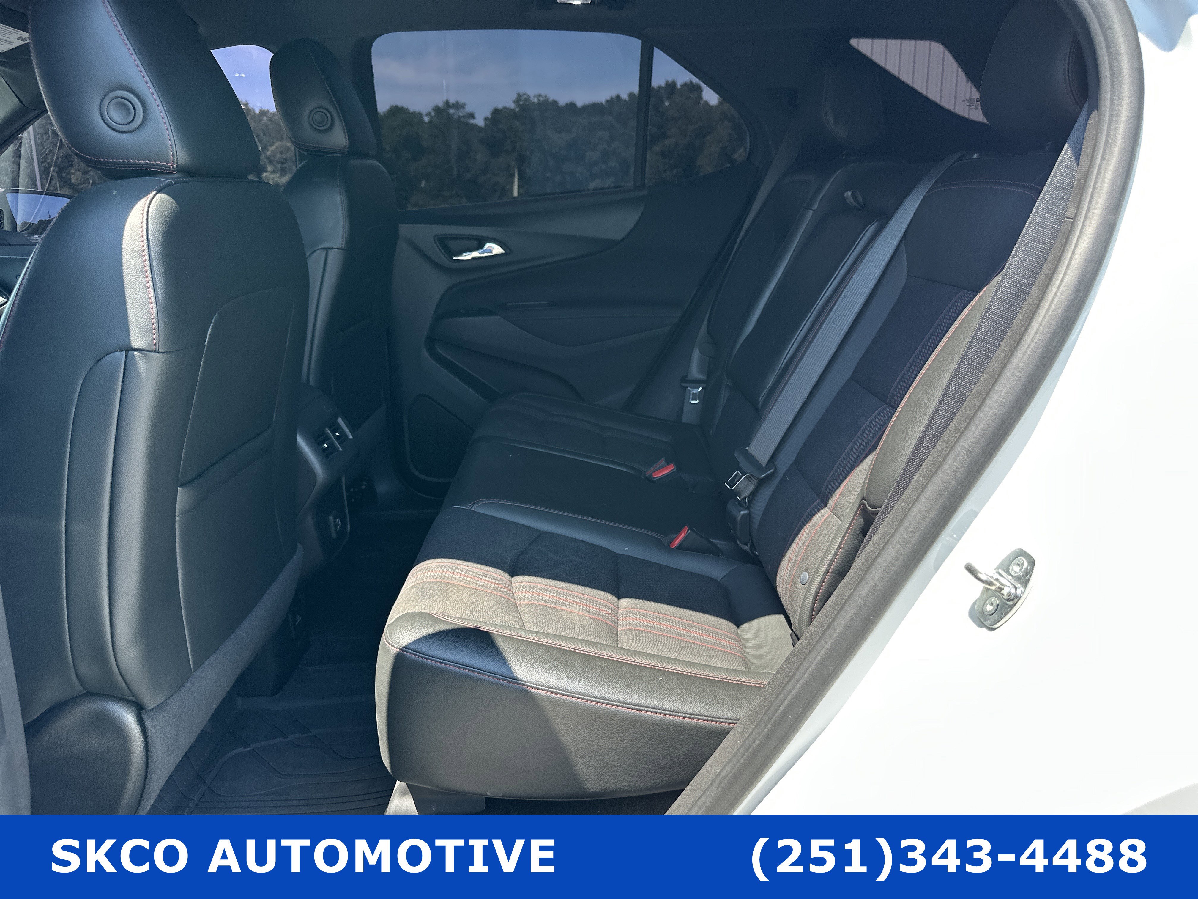Used 2022 Chevrolet Equinox RS w/ Infotainment Package image 13