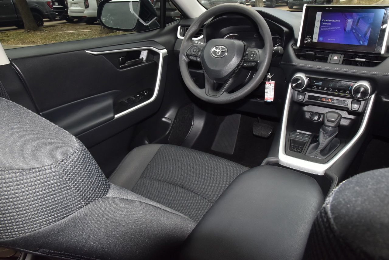 Used 2024 Toyota RAV4 LE FWD image 15