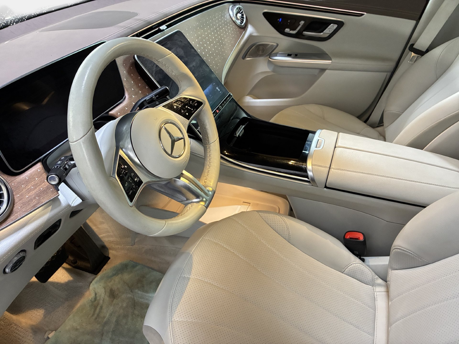 Used 2023 Mercedes-Benz EQE 350+ 4MATIC SUV w/ Exclusive Trim Package image 16