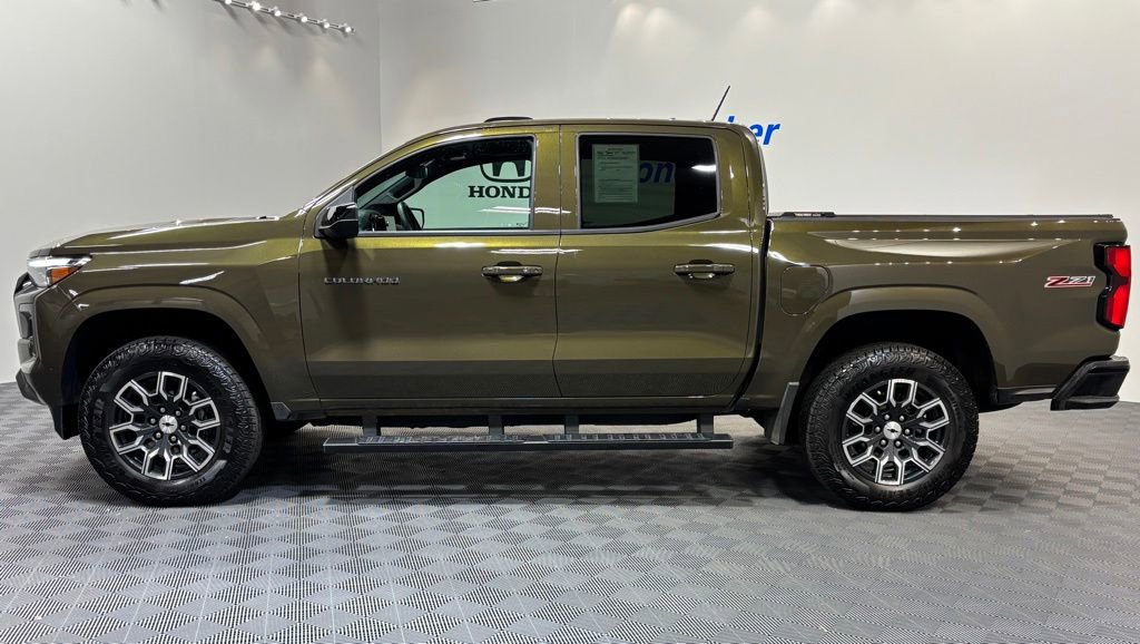 Used 2023 Chevrolet Colorado Z71 AWD/4WD image 2