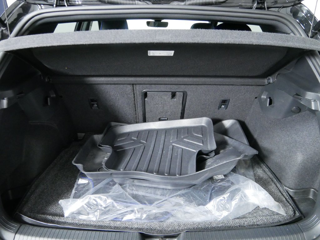 Used 2024 Volkswagen Golf R AWD/4WD image 17