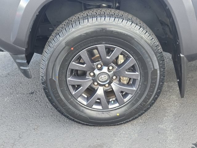 Used 2022 Toyota Tacoma SR5 RWD image 18
