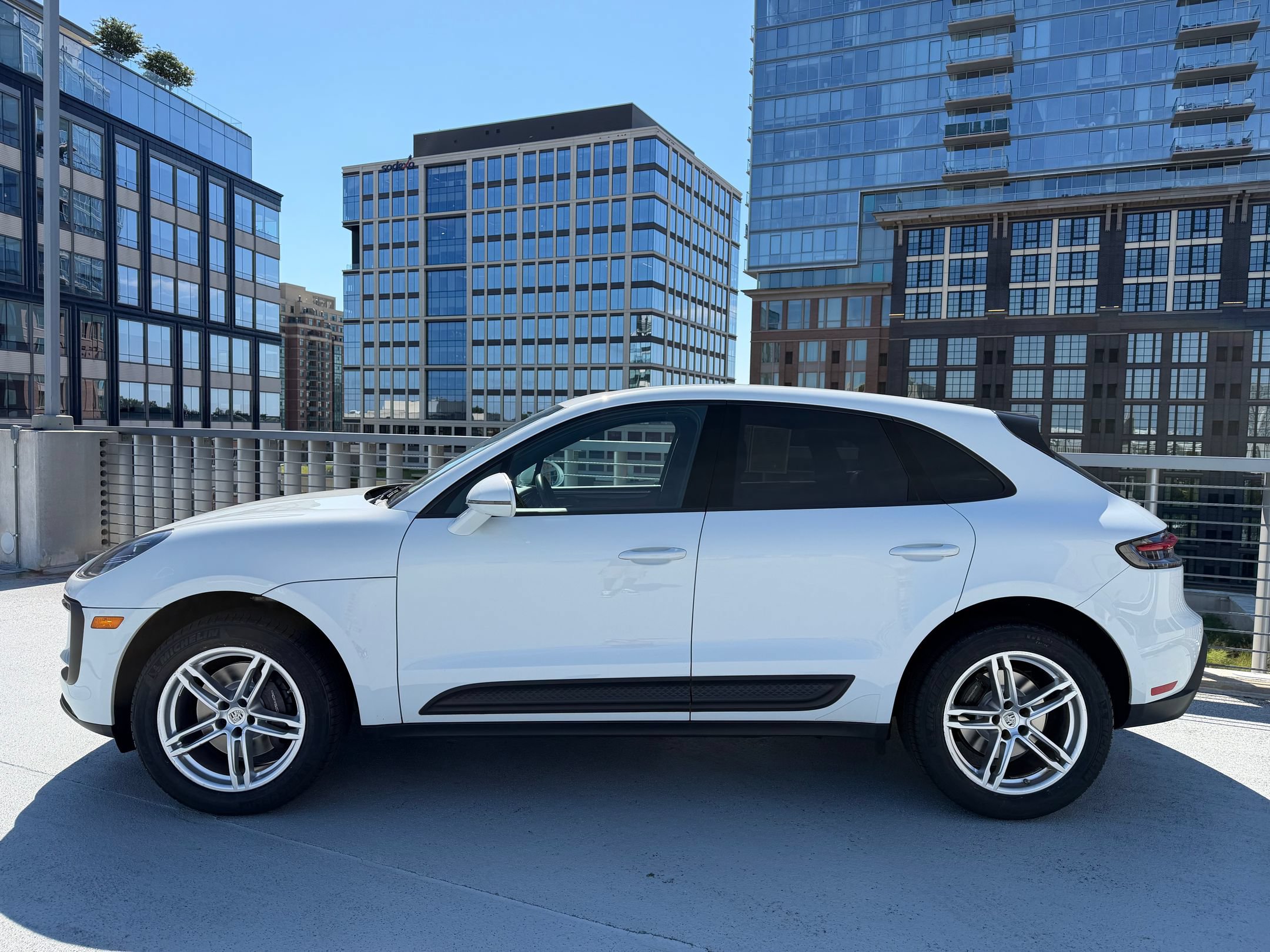Certified 2023 Porsche Macan AWD/4WD image 2