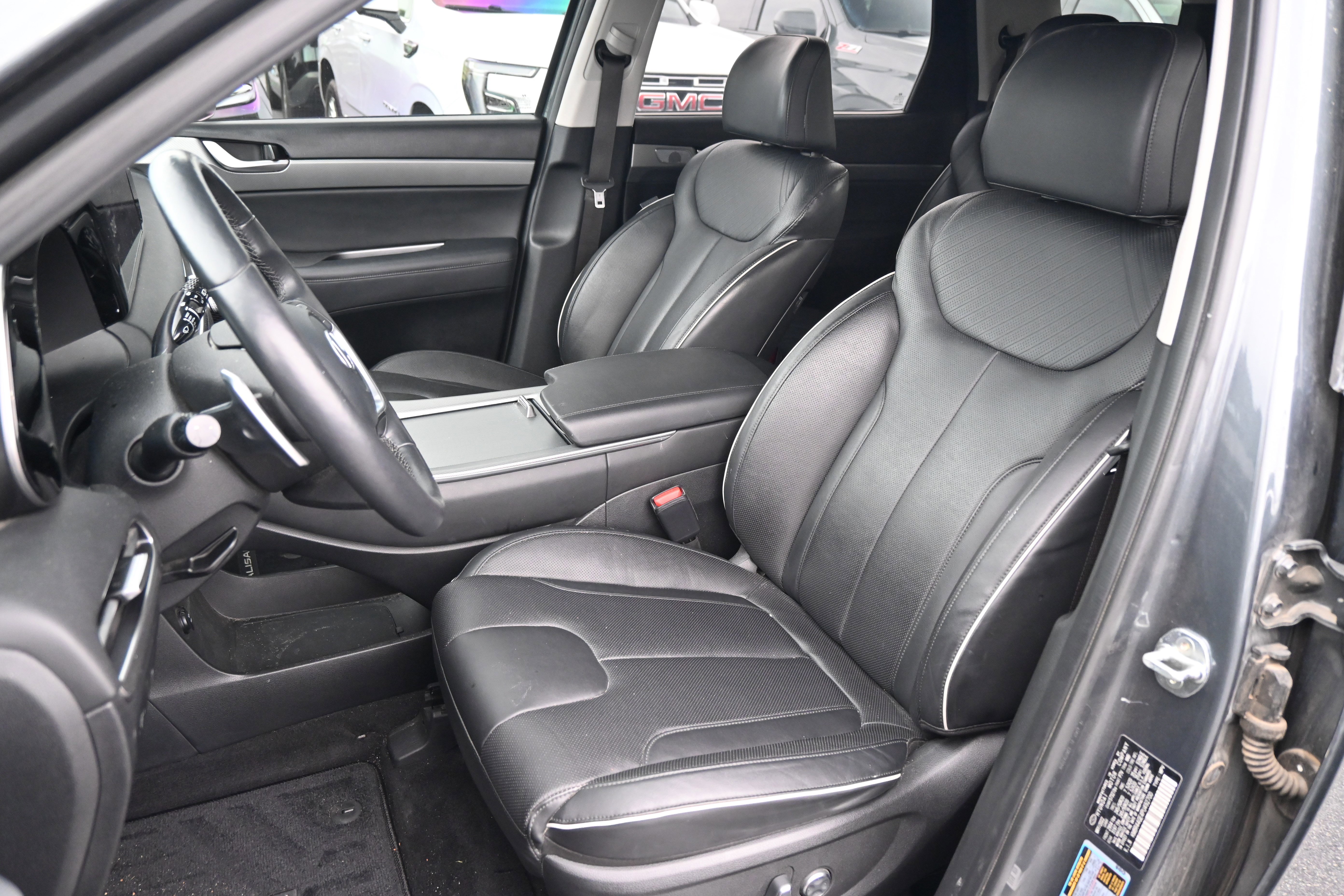 Used 2023 Hyundai Palisade SEL w/ Premium Package FWD image 7