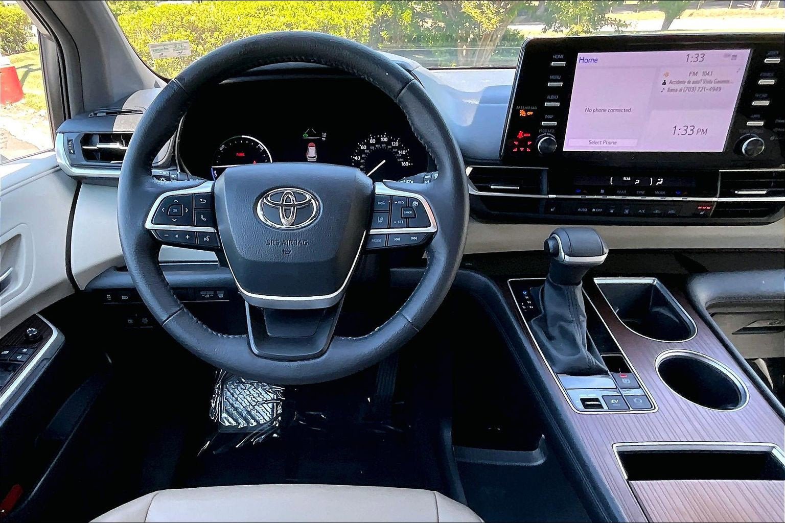 Used 2023 Toyota Sienna XLE FWD image 5