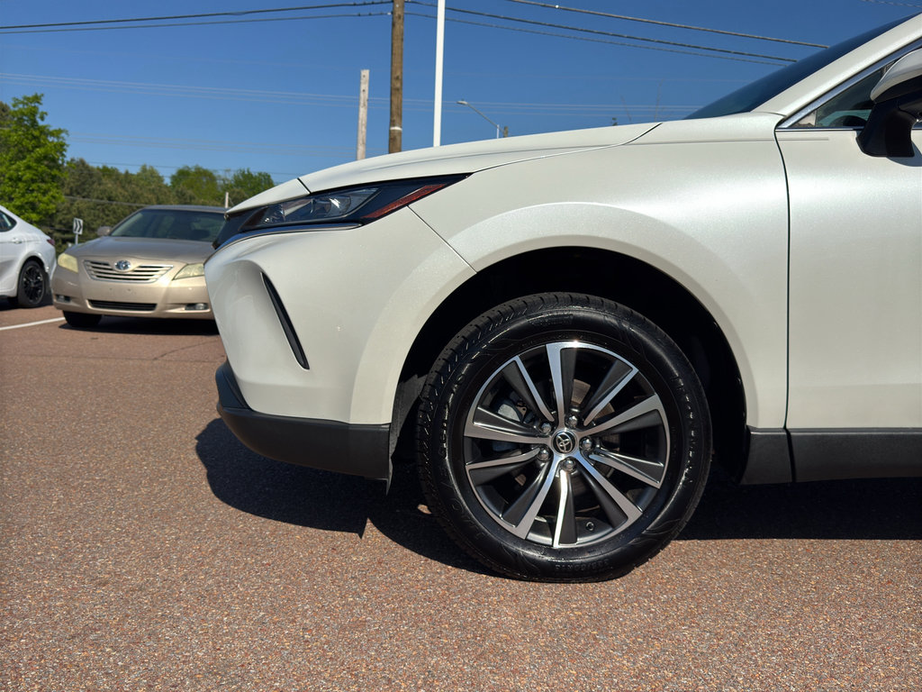 Used 2022 Toyota Venza LE image 10