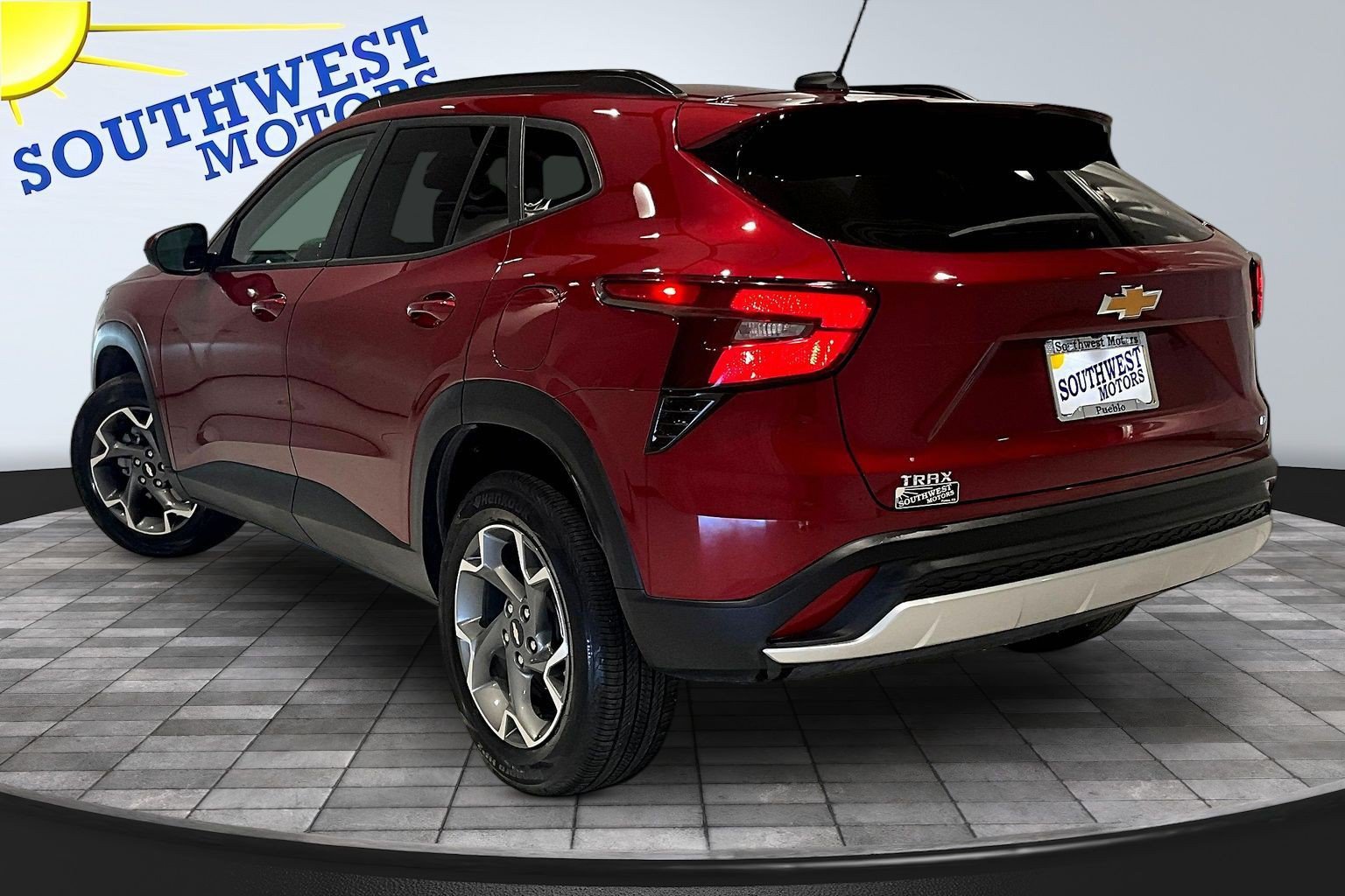 Used 2025 Chevrolet Trax LT FWD image 5