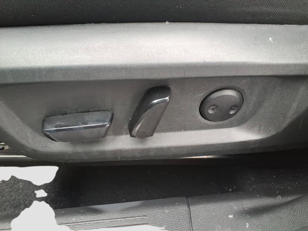 Used 2025 Nissan Rogue SV image 16