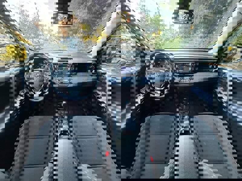 Used 2018 Toyota RAV4 LE image 15