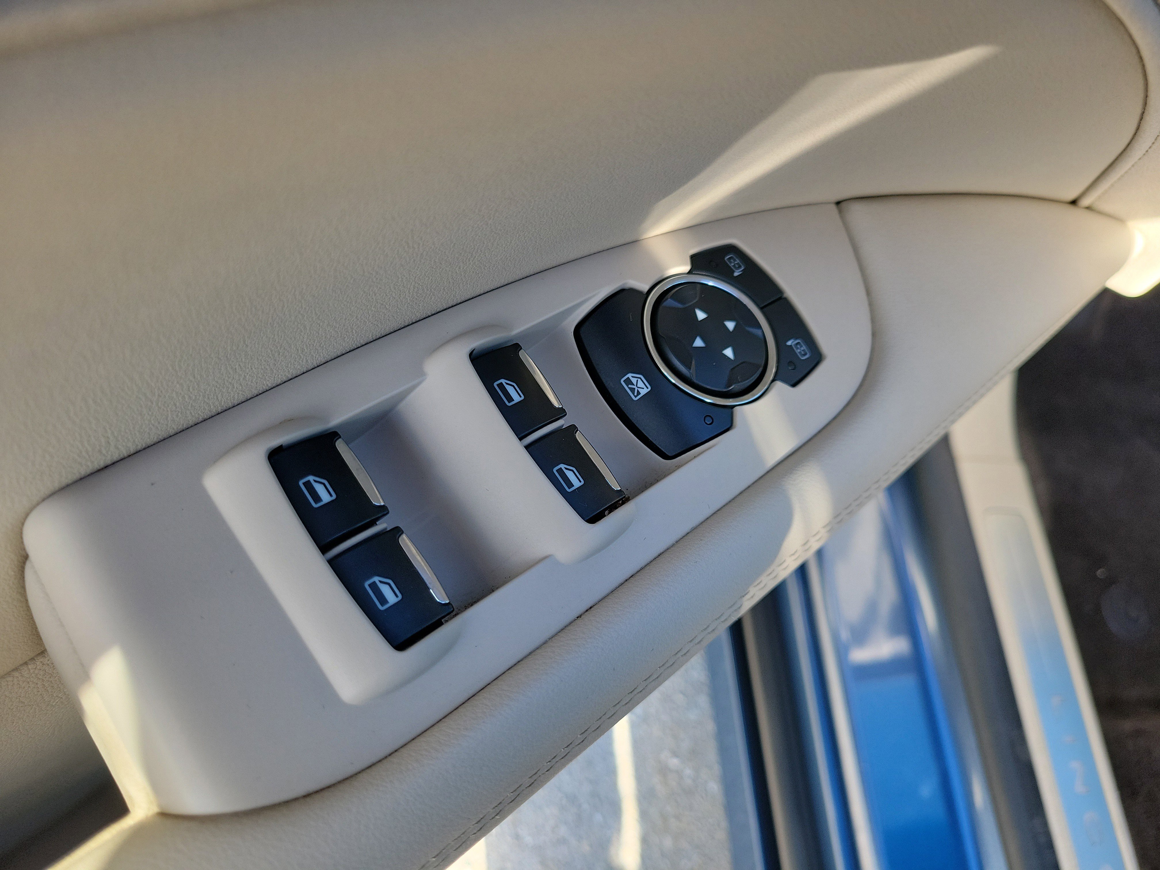 Used 2019 Lincoln MKZ Premiere image 16