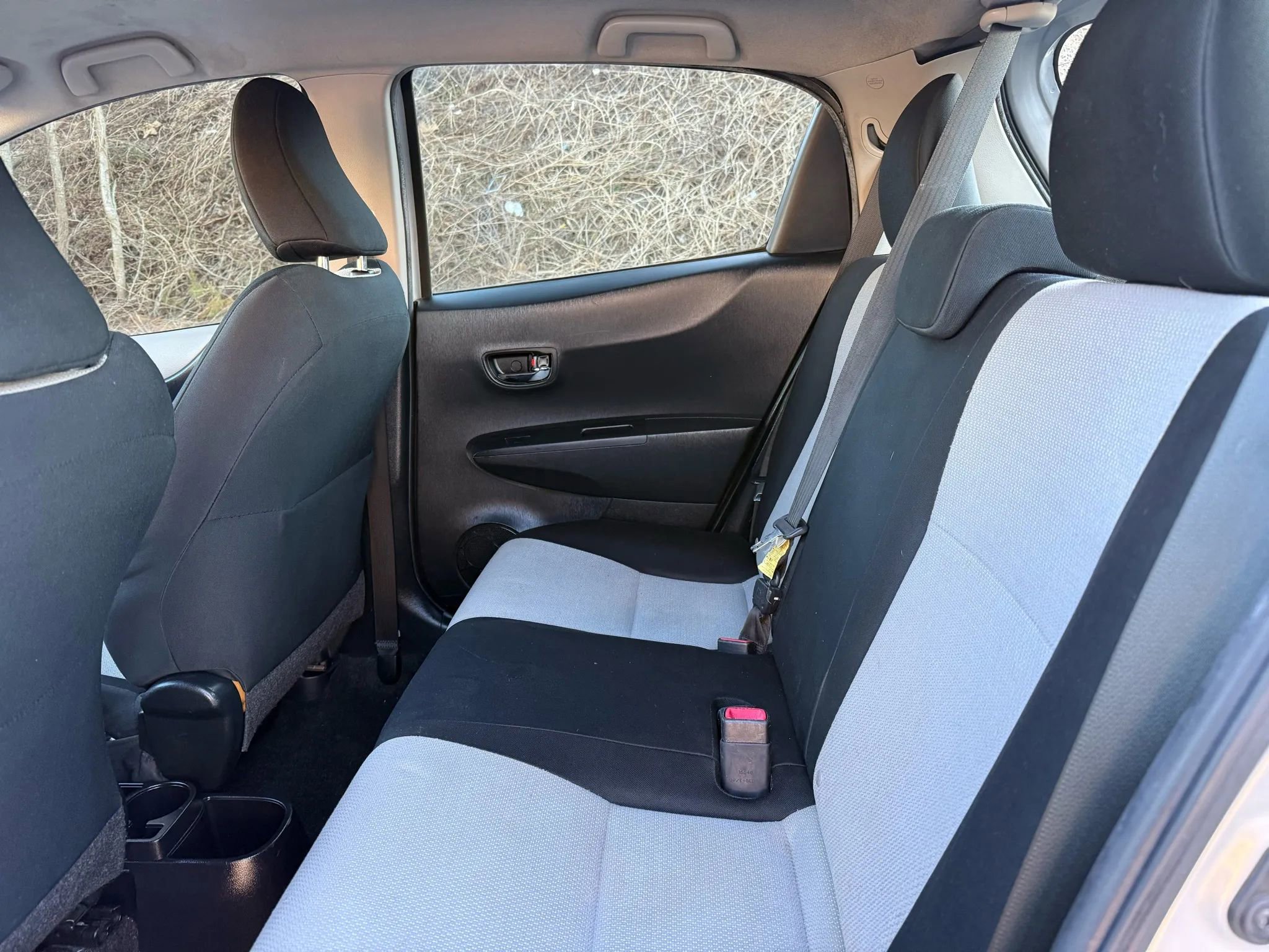 Used 2013 Toyota Yaris LE image 18