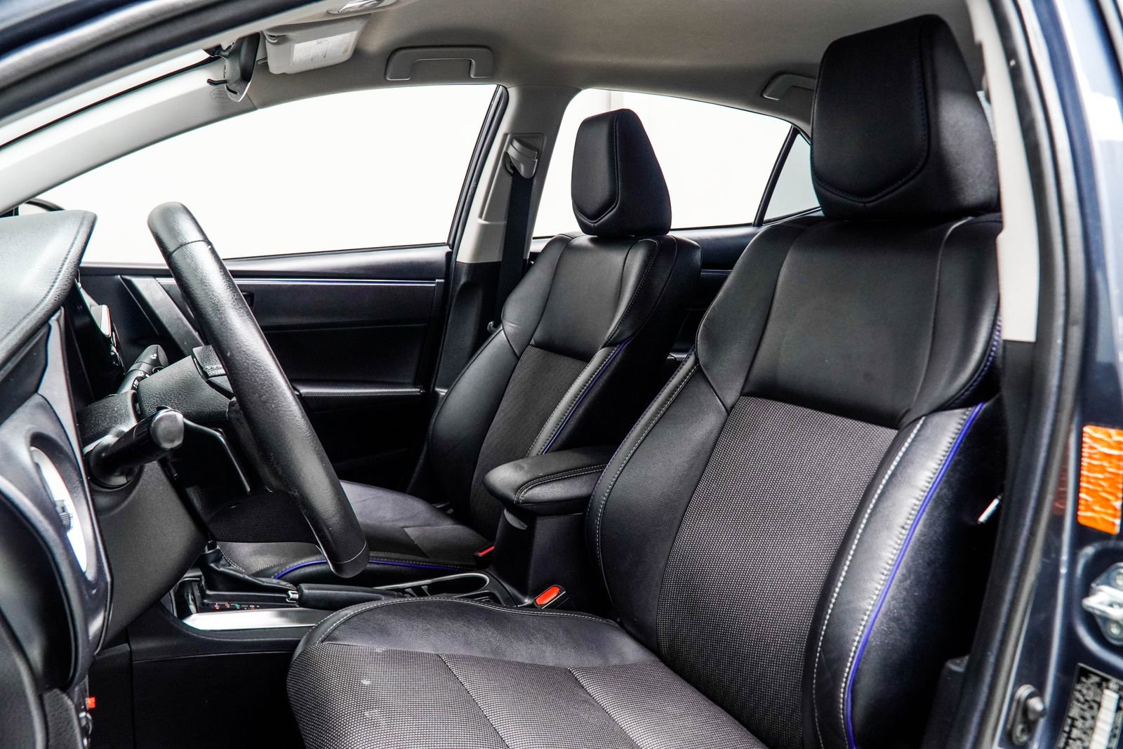 Used 2018 Toyota Corolla SE image 34