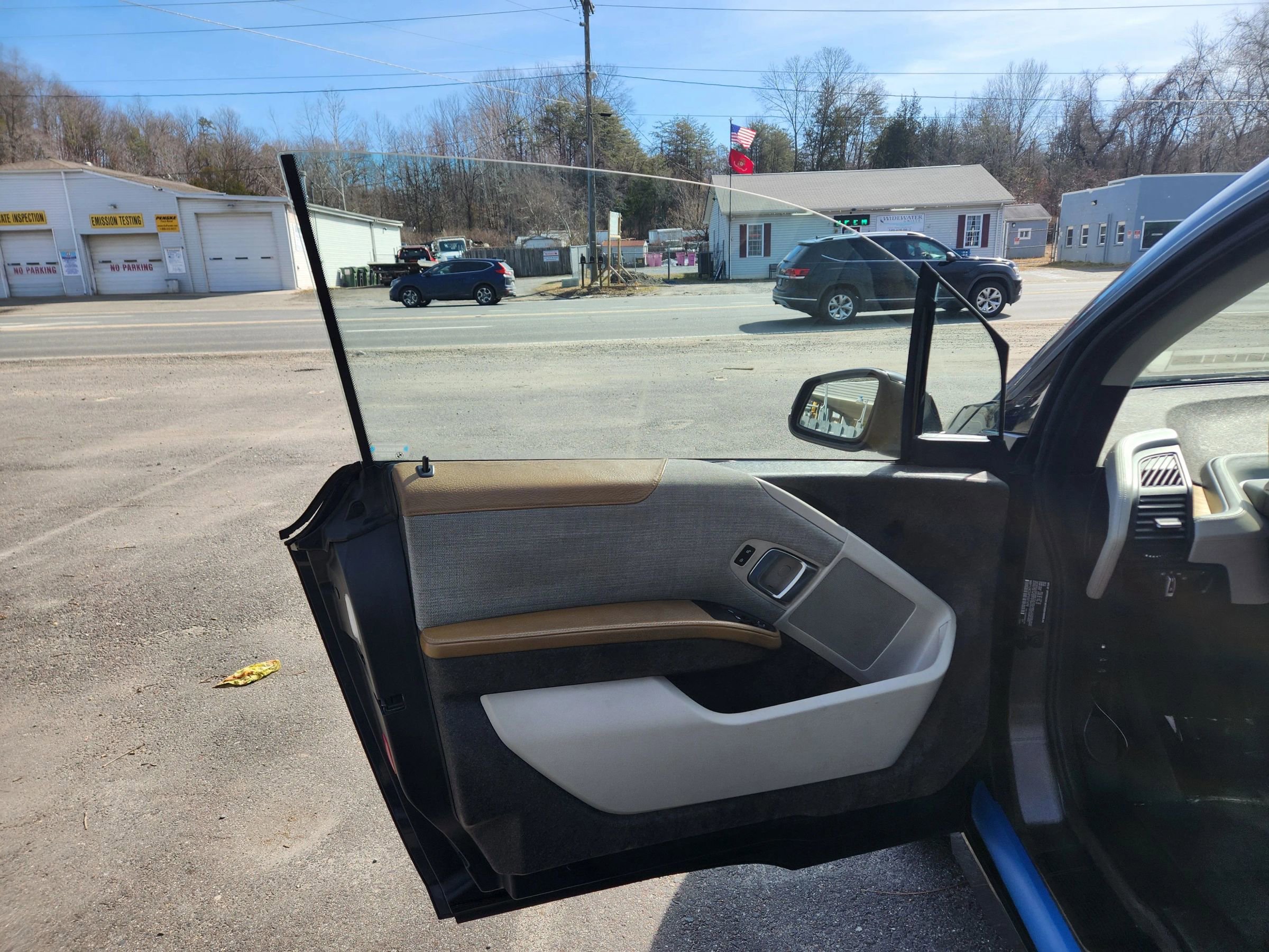 Used 2015 BMW i3 w/ Range Extender image 18