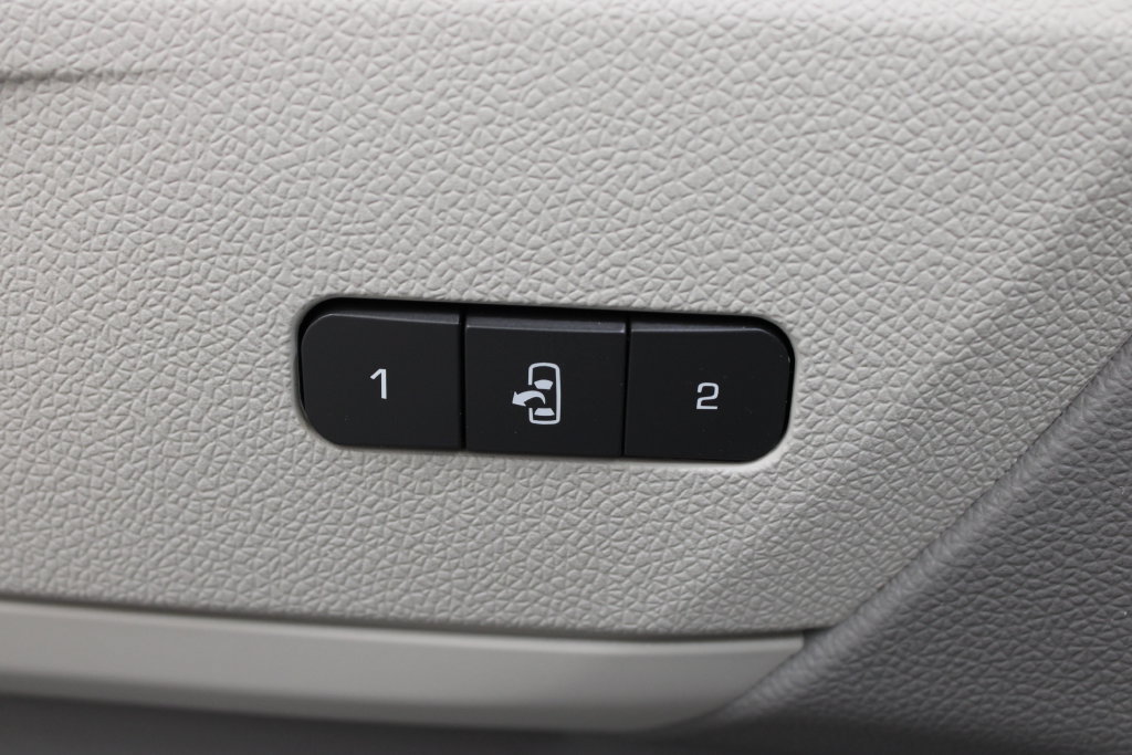 Used 2017 Chevrolet Traverse Premier FWD image 17