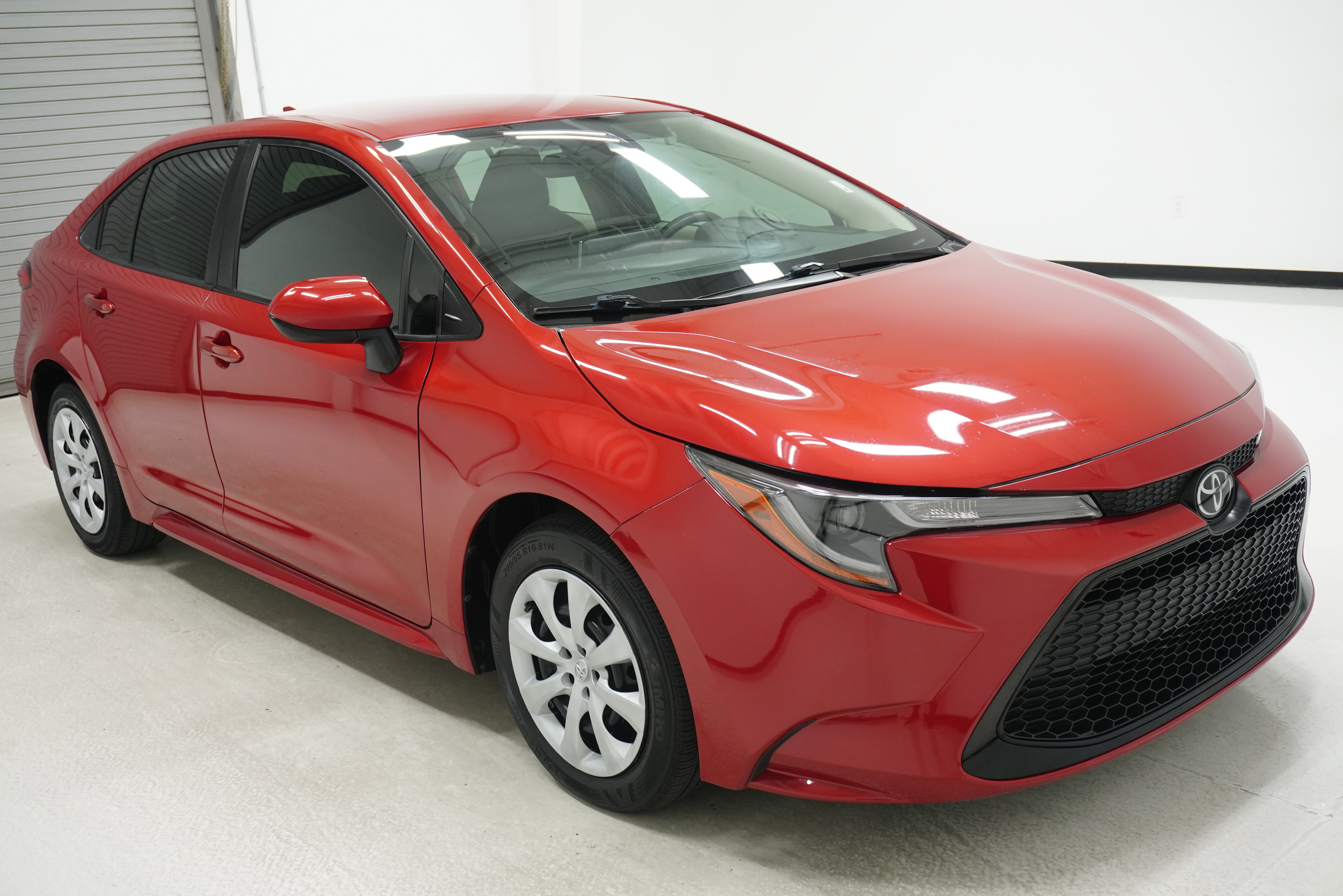 Used 2020 Toyota Corolla LE FWD image 3