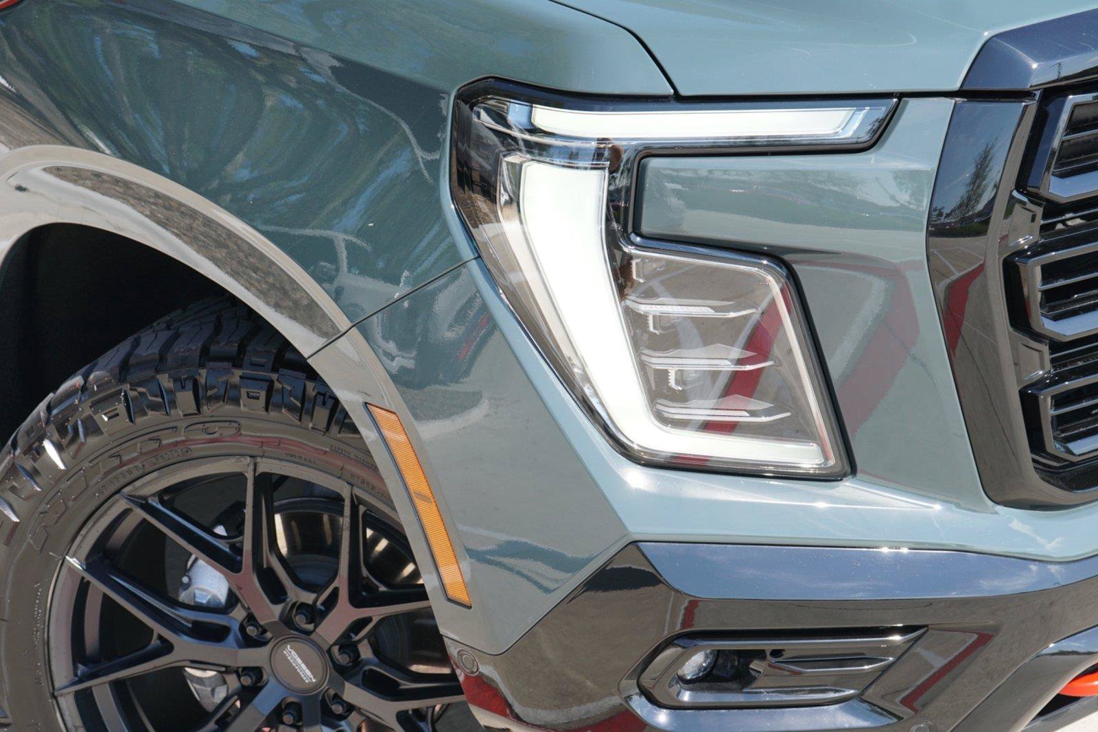 Used 2025 GMC Yukon AT4 Ultimate AWD/4WD image 3