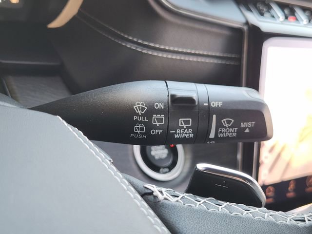 Used 2023 Jeep Grand Cherokee Overland w/ Luxury Tech Group IV image 28