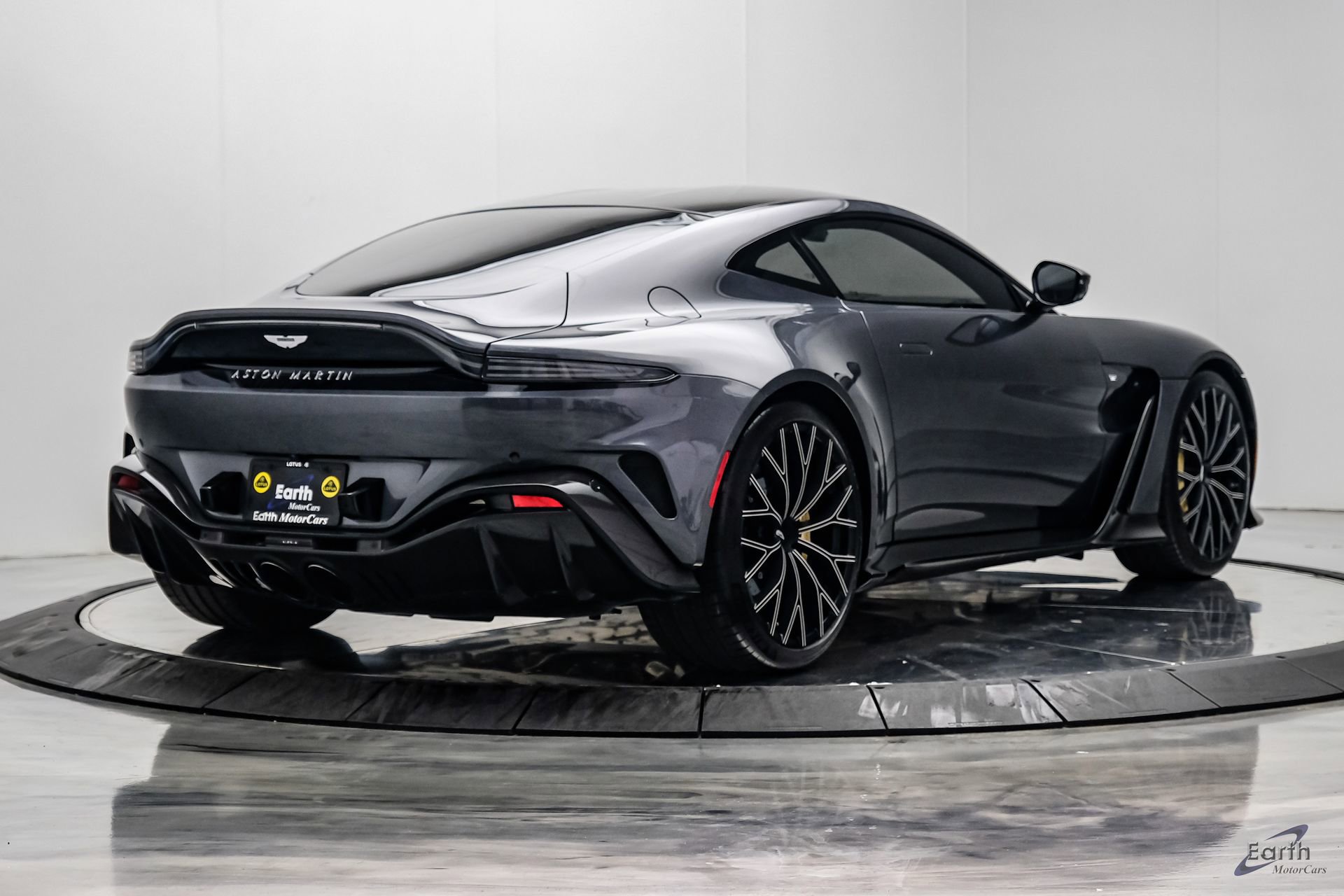 Used 2023 Aston Martin V12 Vantage RWD image 20