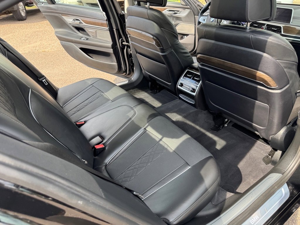 Used 2017 BMW 740i xDrive image 32