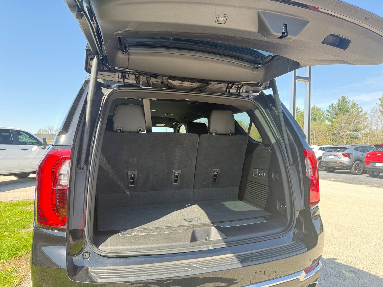 Certified 2025 GMC Yukon Denali AWD/4WD image 16