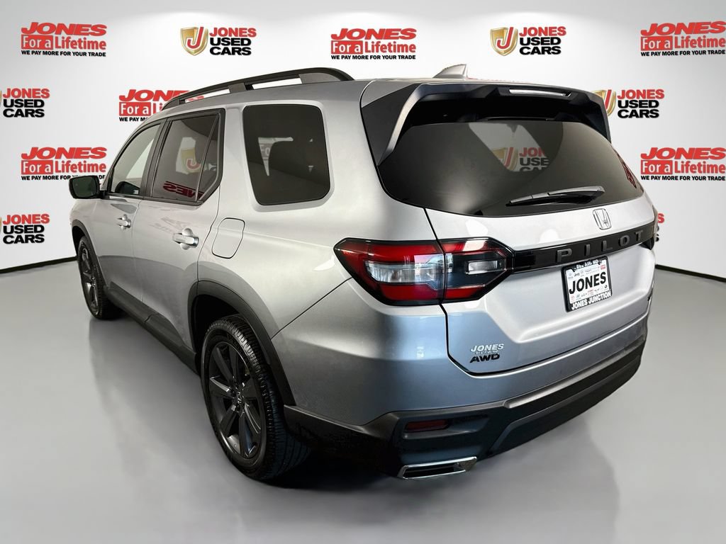 Used 2023 Honda Pilot Sport image 2