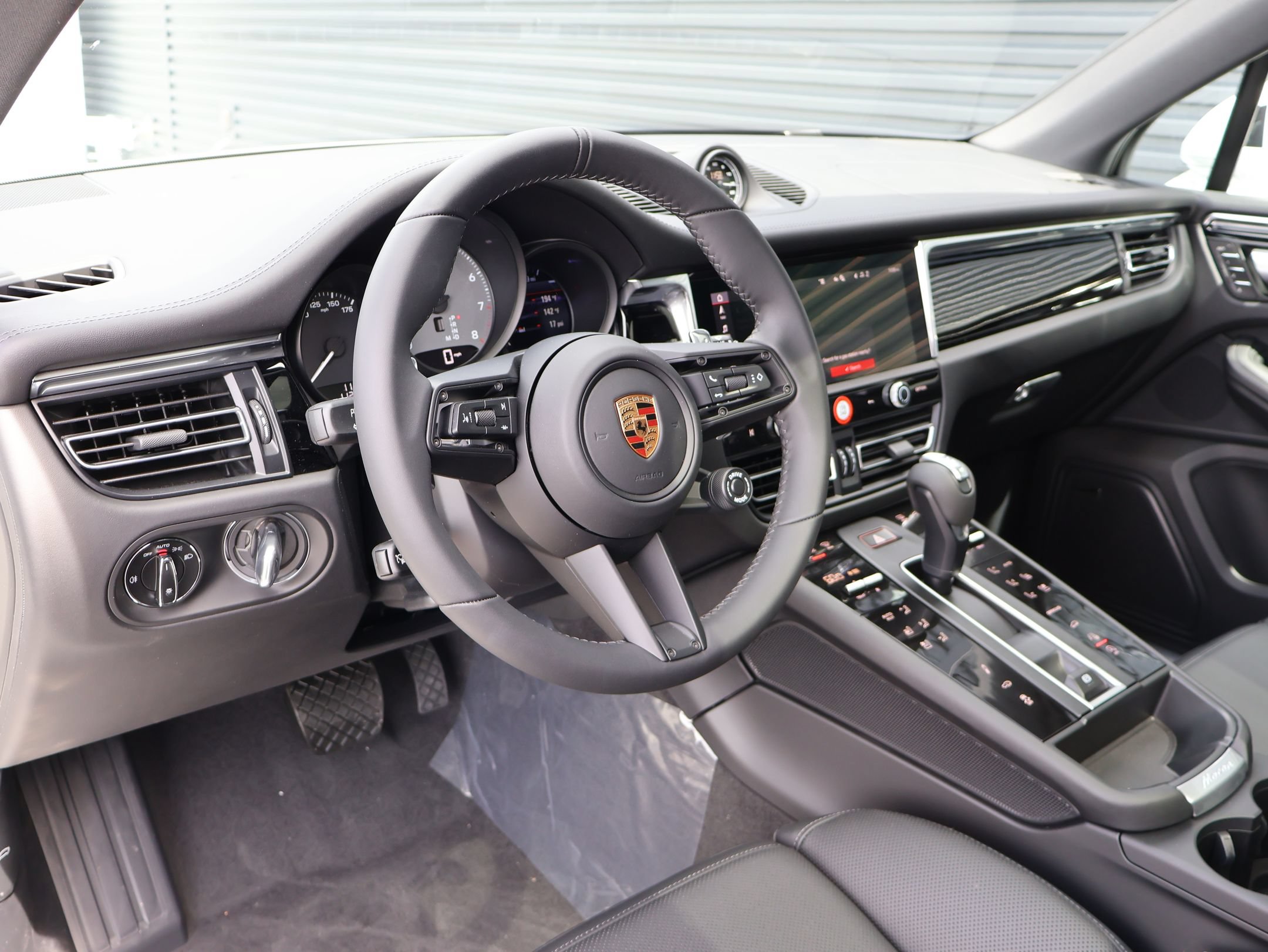 New 2026 Porsche Macan S AWD/4WD image 4