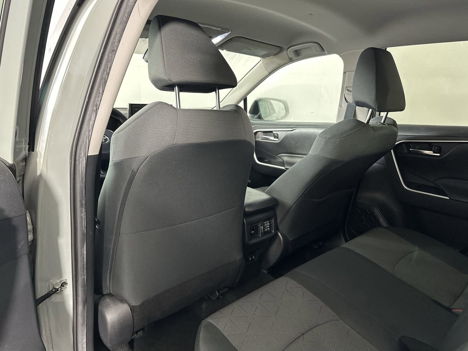 Used 2020 Toyota RAV4 XLE image 33