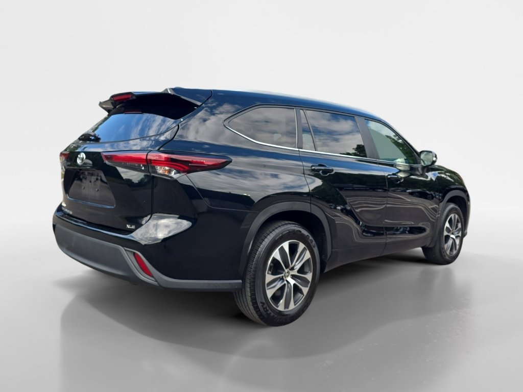 Used 2024 Toyota Highlander XLE image 6