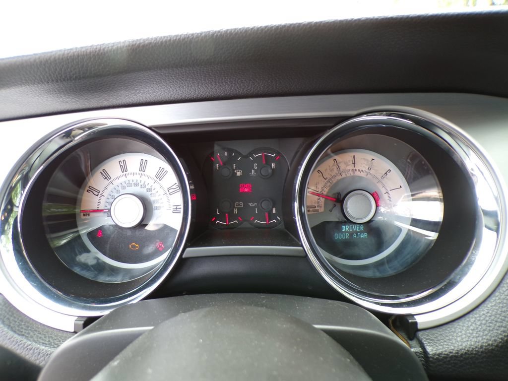 Used 2010 Ford Mustang GT RWD image 22