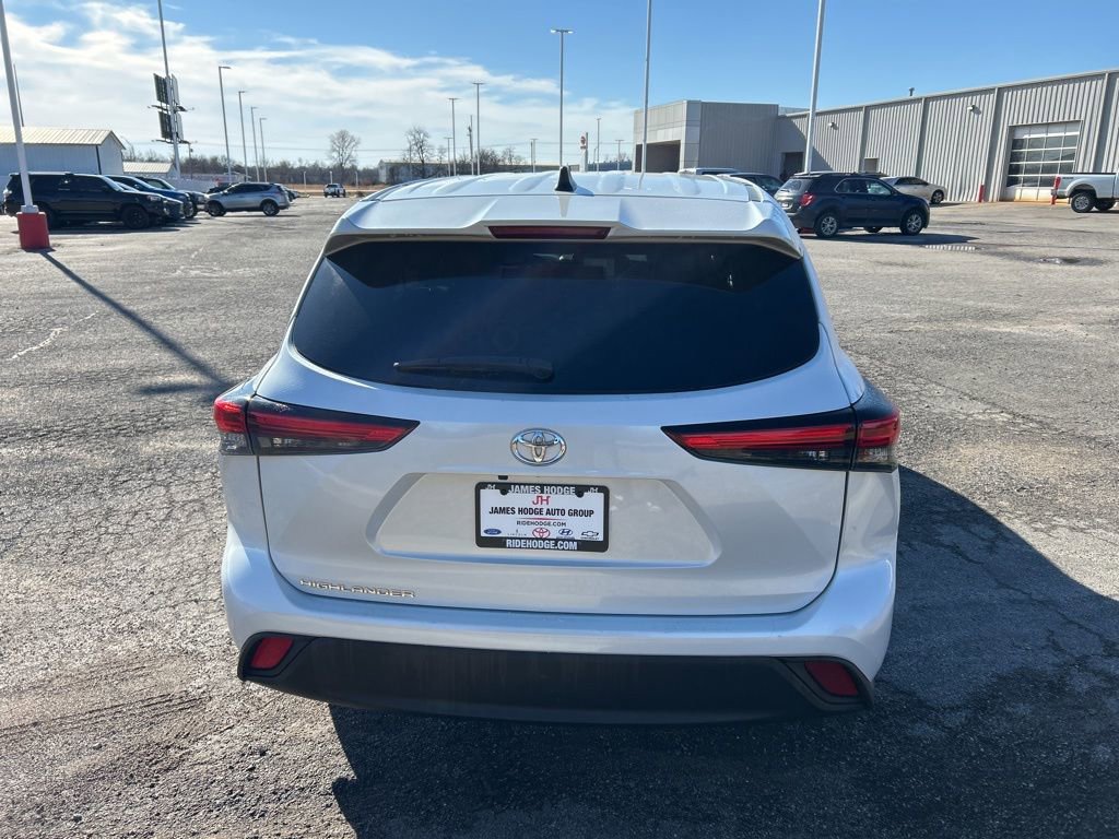 Used 2023 Toyota Highlander L image 7