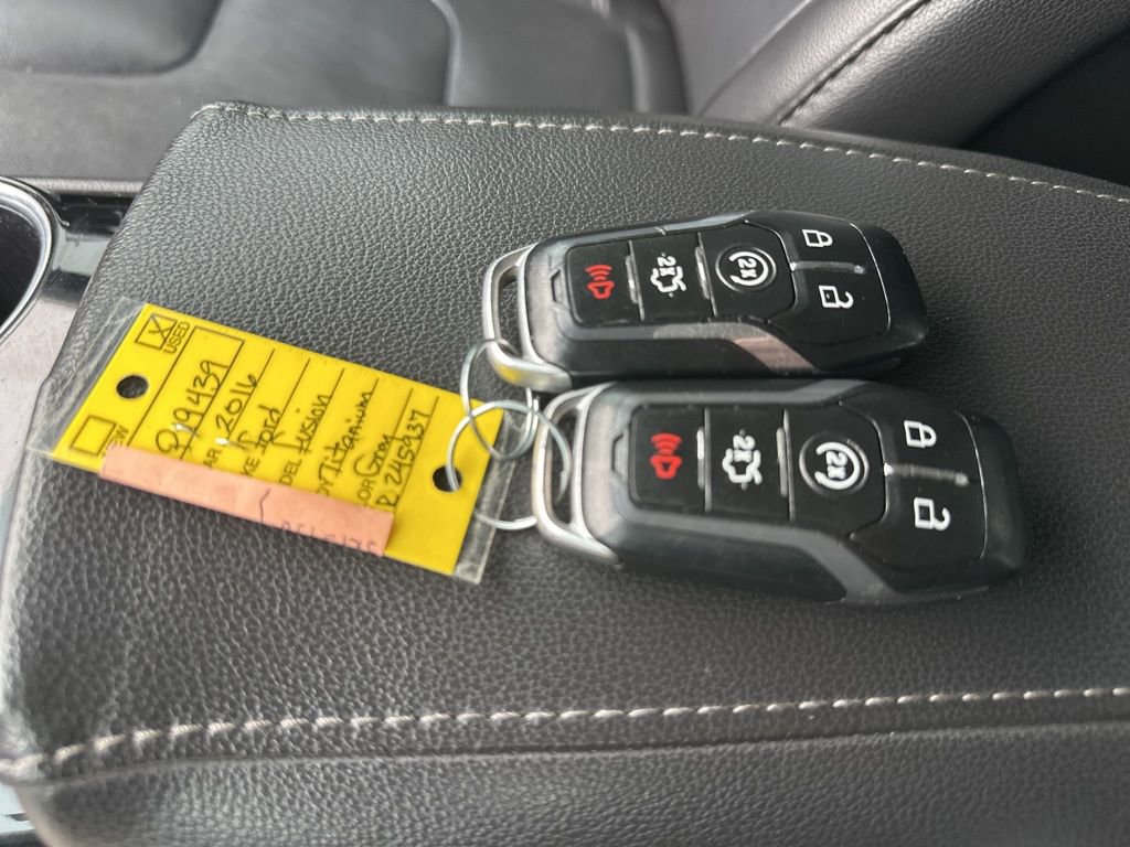Used 2016 Ford Fusion Titanium FWD image 18