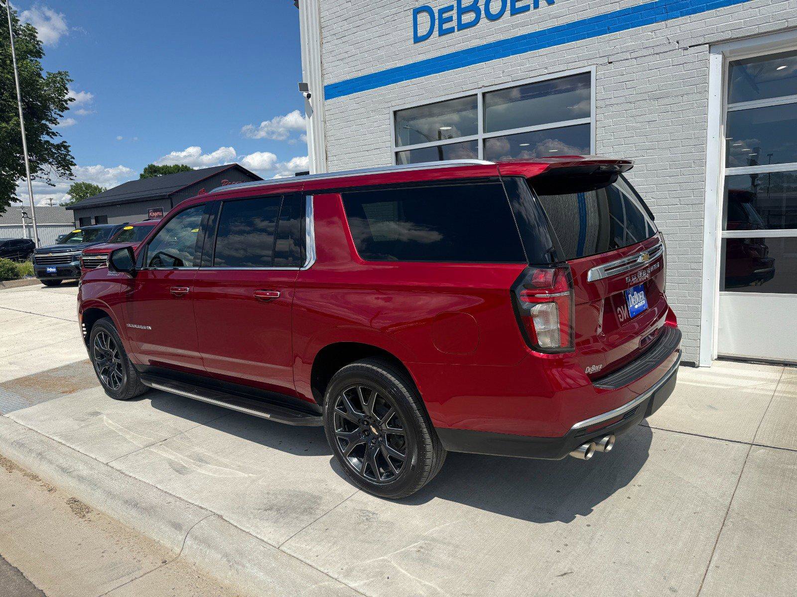 Used 2022 Chevrolet Suburban High Country AWD/4WD image 3