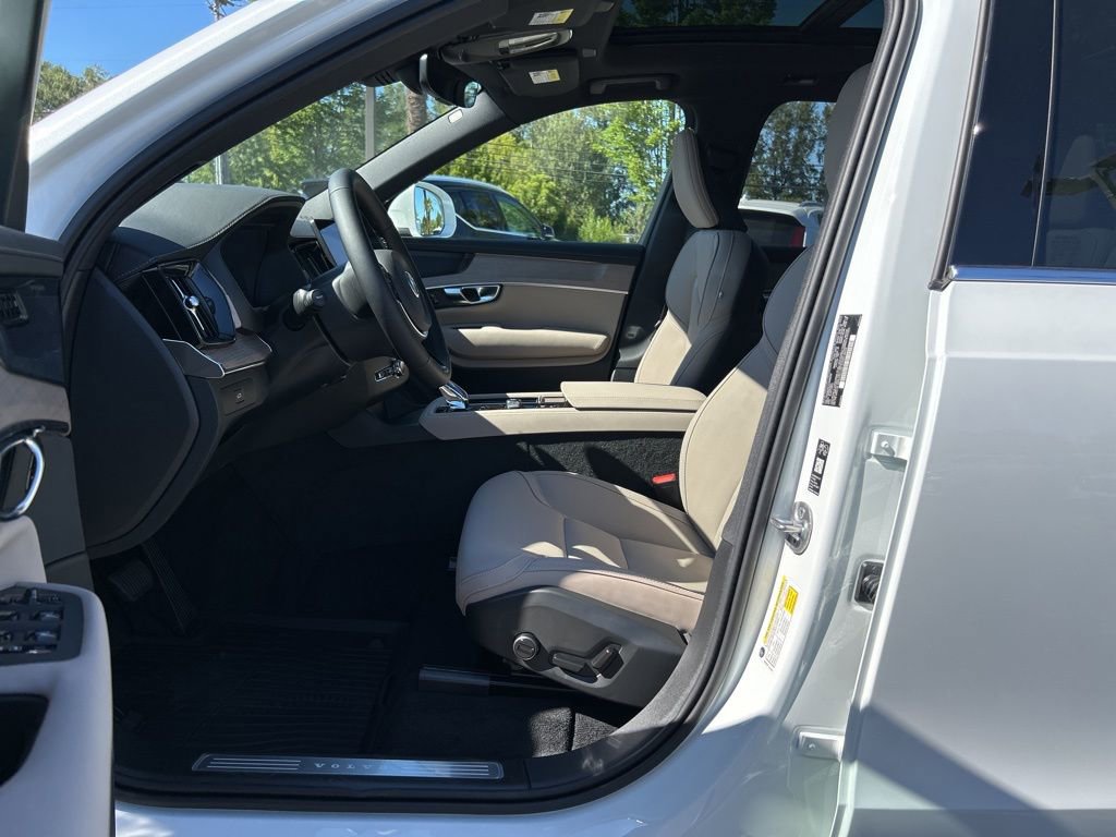 New 2026 Volvo XC90 B6 Plus w/ Protection Package Premier image 4
