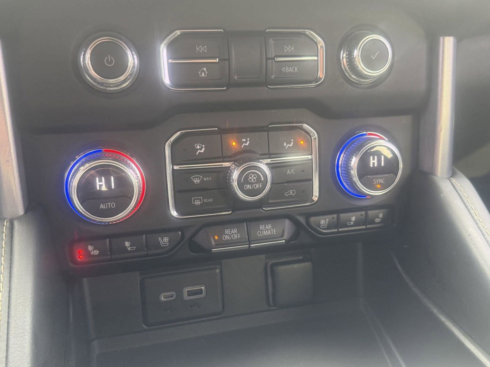 Used 2022 GMC Yukon SLT AWD/4WD image 28