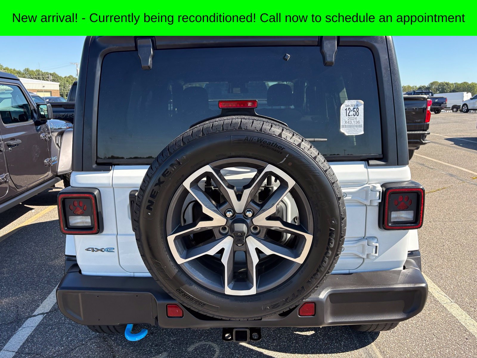 Used 2024 Jeep Wrangler Unlimited w/ Dual Top Group AWD/4WD image 4