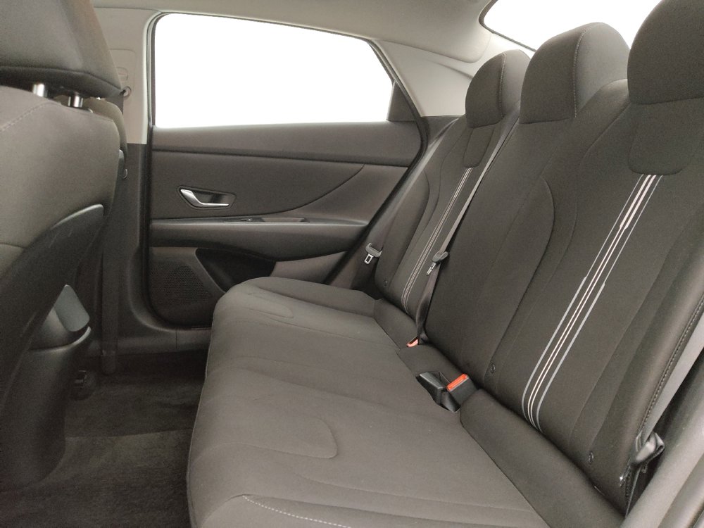 Used 2022 Hyundai Elantra SEL w/ Convenience Package FWD image 18