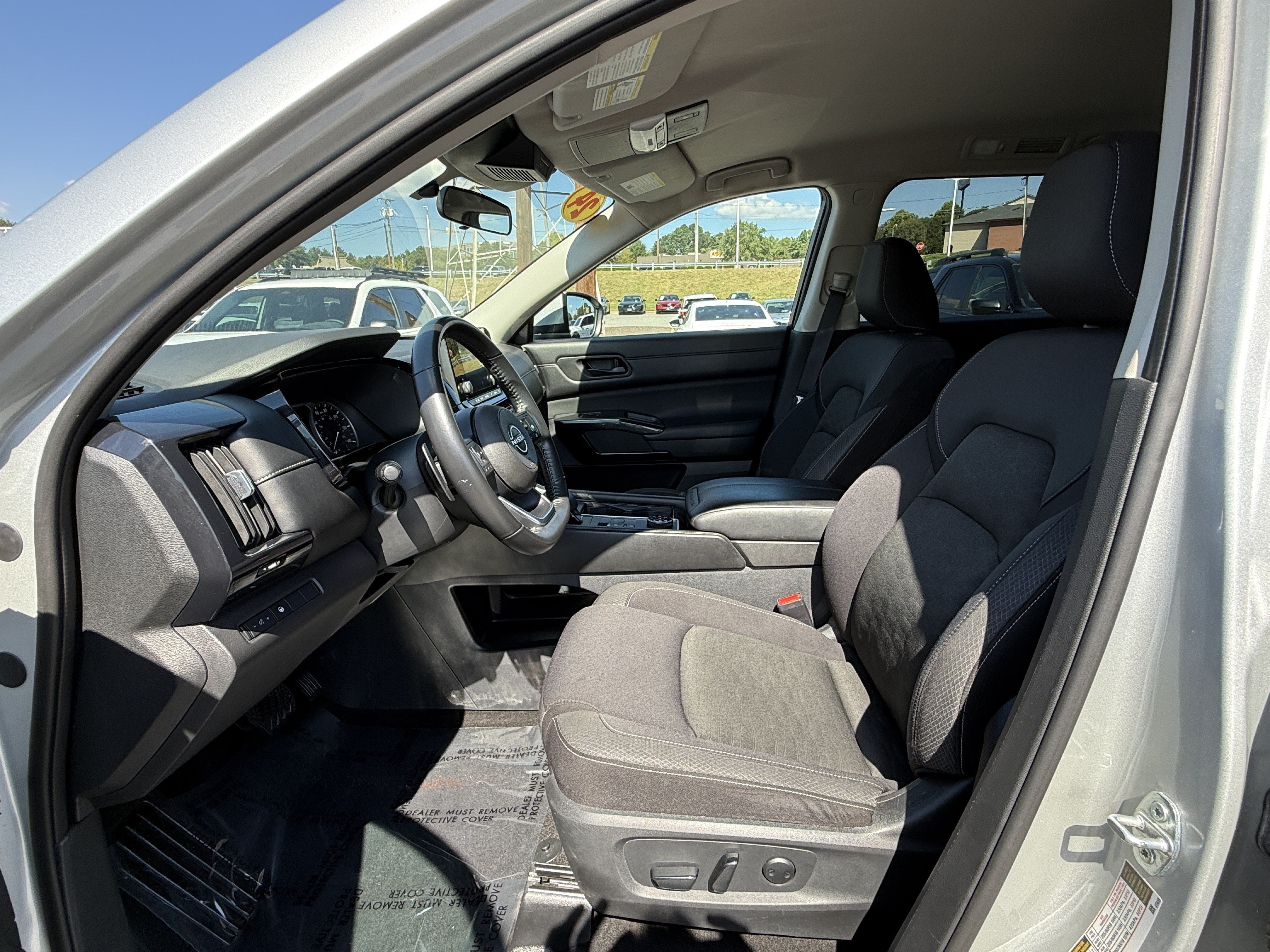 Used 2024 Nissan Pathfinder SV AWD/4WD image 16
