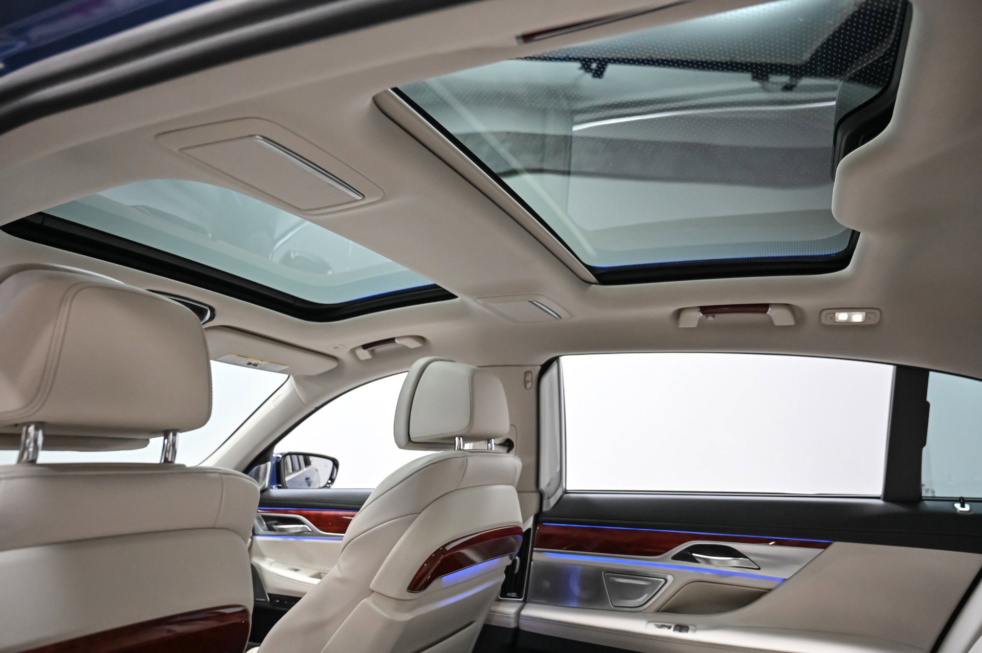 Used 2022 BMW ALPINA B7 xDrive w/ Luxury Rear Seating Package image 39