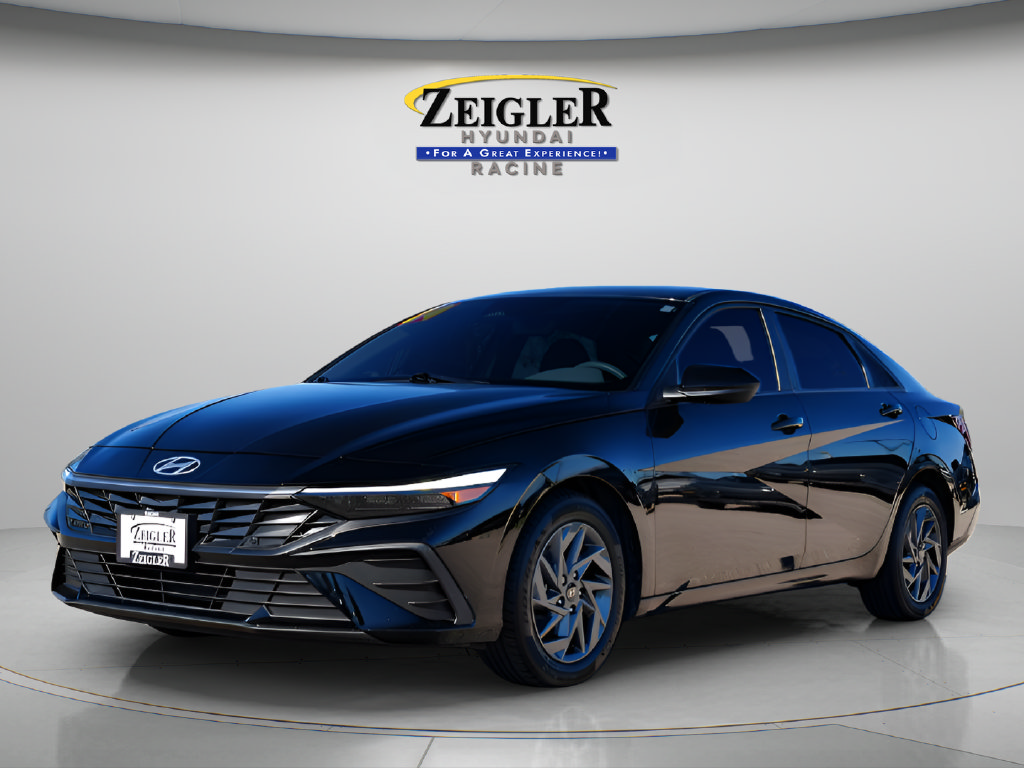 Certified 2024 Hyundai Elantra SEL FWD image 3